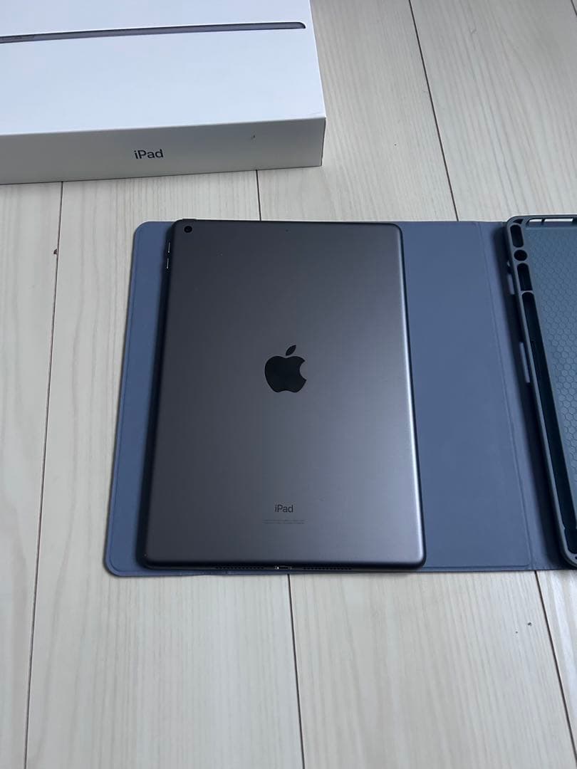 iPad (第7世代) 128GB カバー　タッチペン　キーボード付き