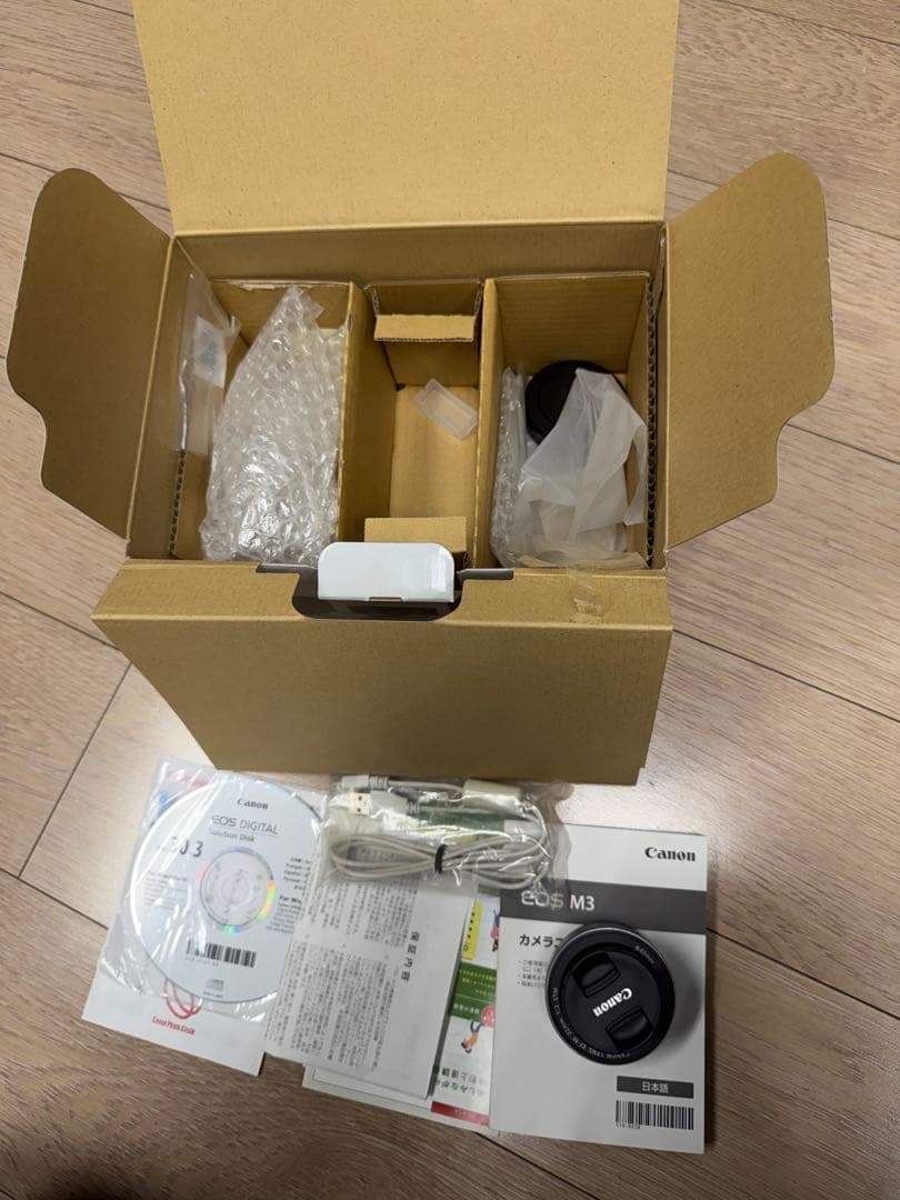 Canon EOS M3 空箱➕単焦点広角レンズ➕取説