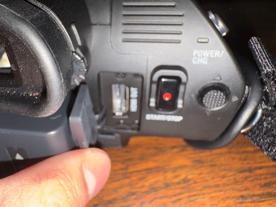 美品 SONY FDR-AX700 ビデオカメラ 本体