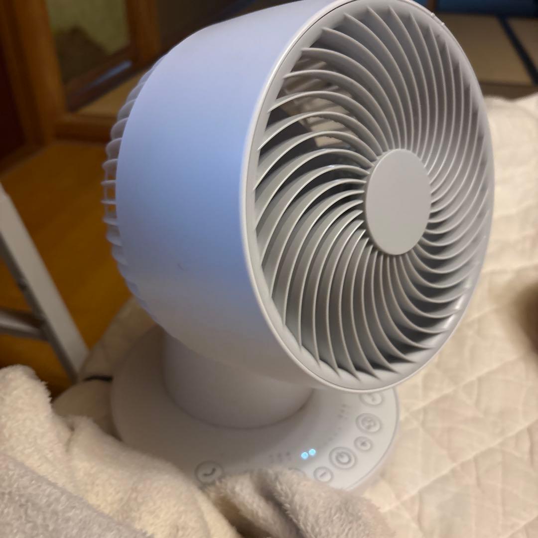 卓上扇風機 ホワイト 風量調整可能