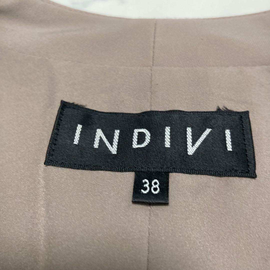 美品　インディヴィINDIVI ノーカラーパンツスーツ　ベージュ　ブラウン　38