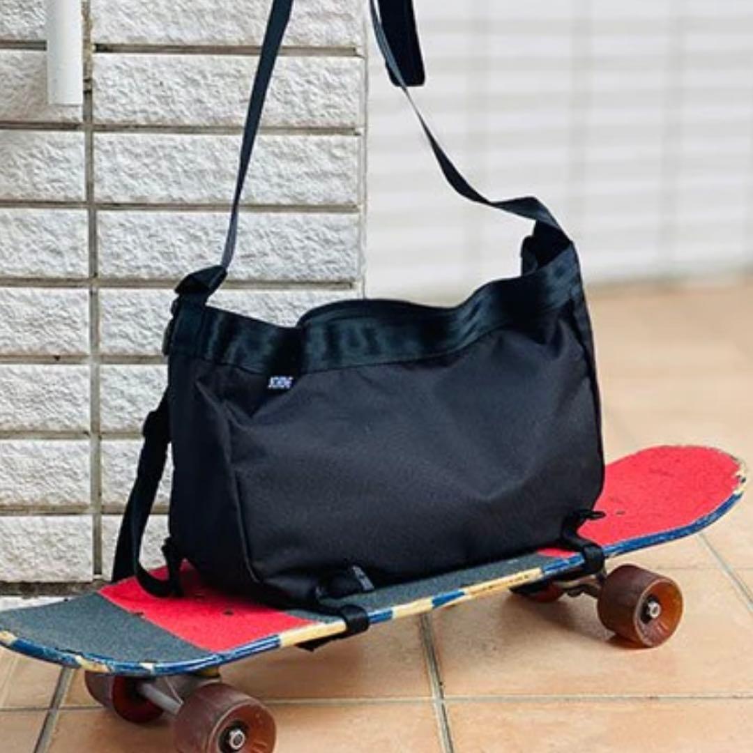 アレキサンダーリーチャン×クローム 大きめショルダーバック ブラック 黒 26L