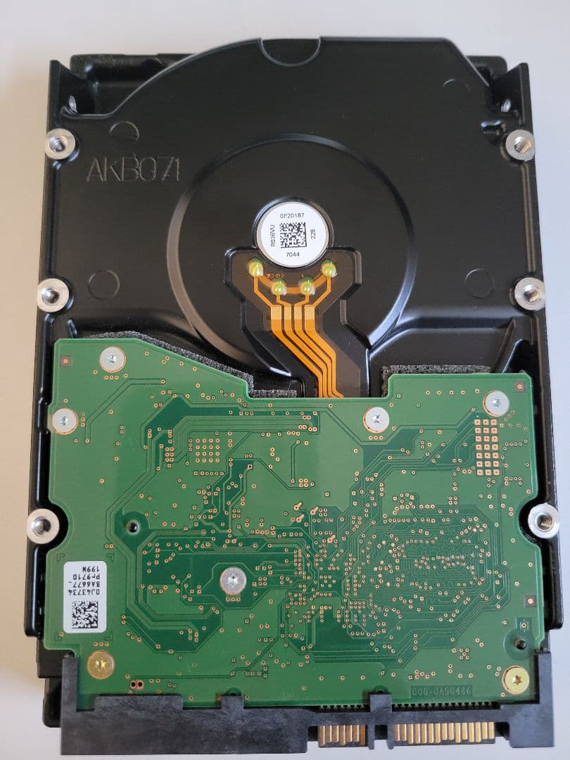 日立 HGST Deskstar 4TB 7200rpm 128MBキャッシュ