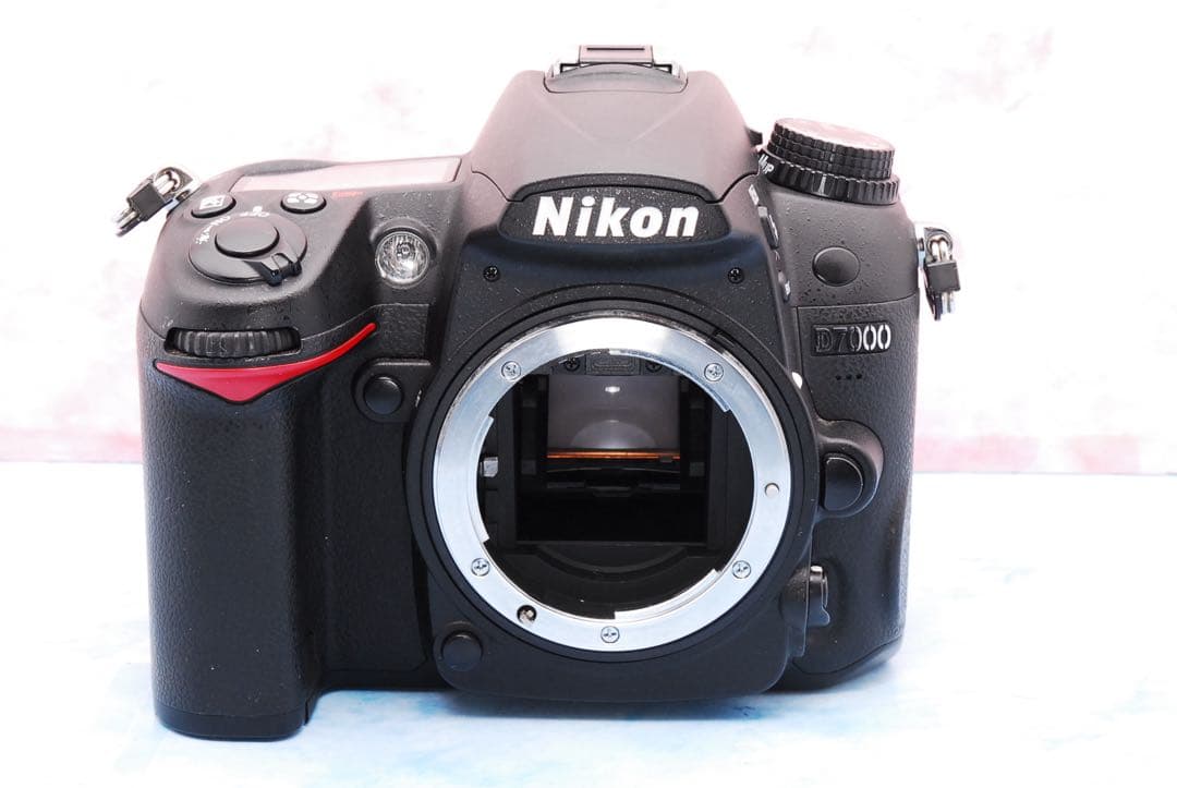 ニコン D7000☆一眼レフカメラ☆超望遠レンズ＆三脚☆遠距離撮影バッチリ！