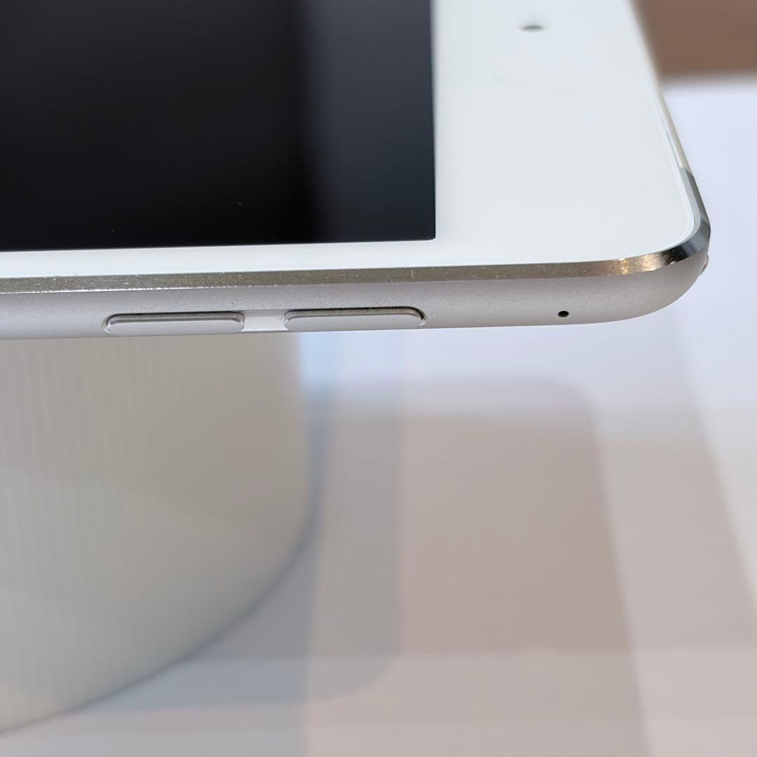 Apple iPad mini4 128GB Wi-Fiセルラー シルバー