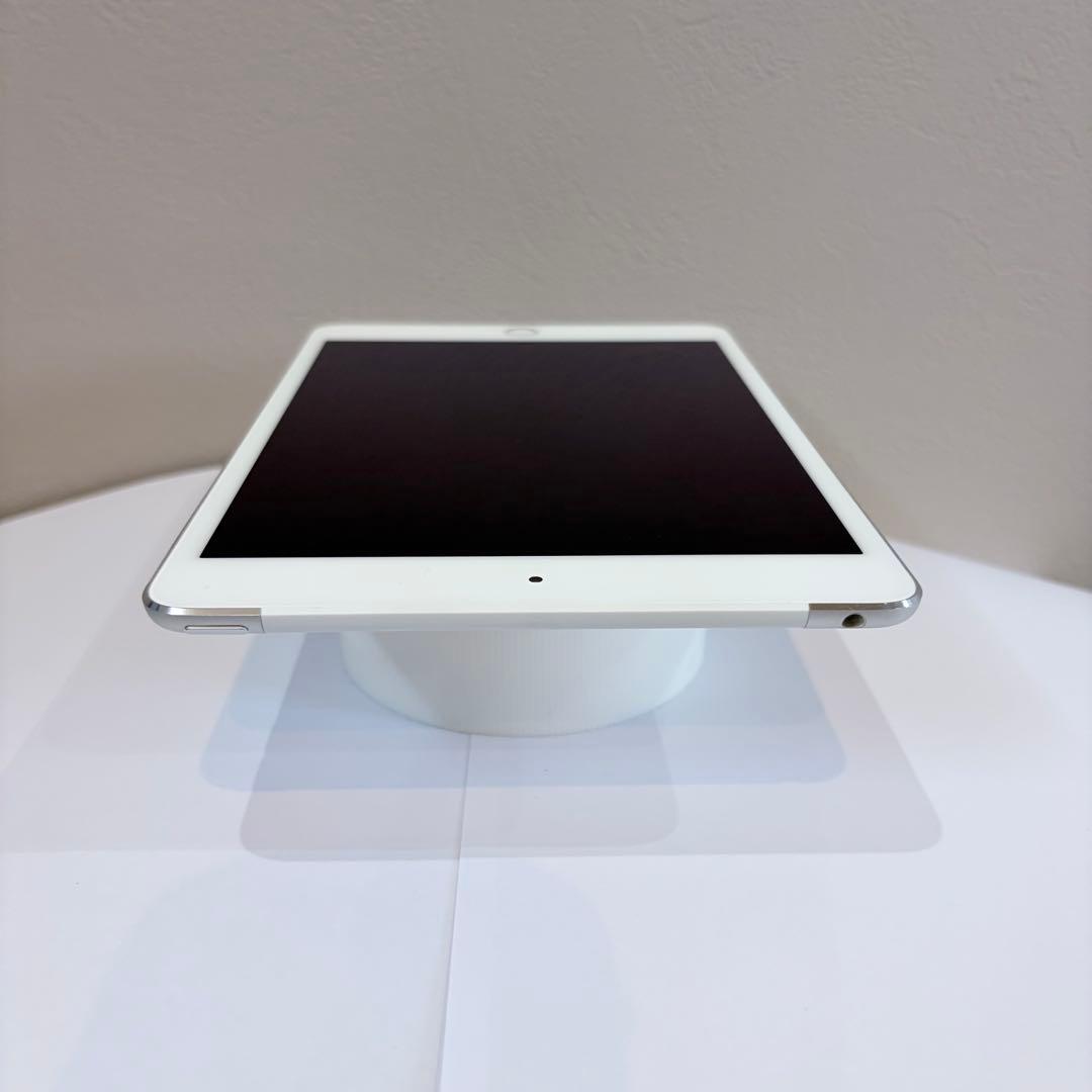 Apple iPad mini4 128GB Wi-Fiセルラー シルバー
