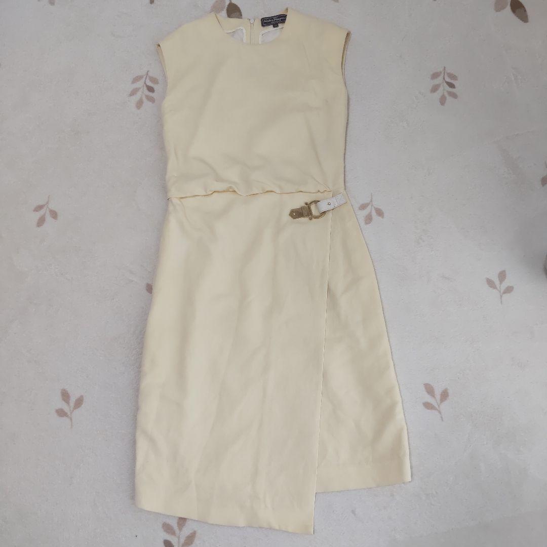 サルヴァトーレフェラガモ　クリーム色 スリーブレスドレス ワンピース　38