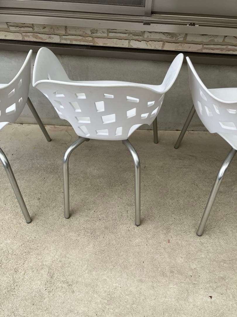 AMAT-3ミラルックアーム　ガーデン　スペイン製4脚　白　ハビエルマリスカル