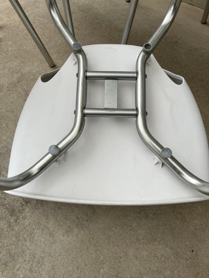 AMAT-3ミラルックアーム　ガーデン　スペイン製4脚　白　ハビエルマリスカル