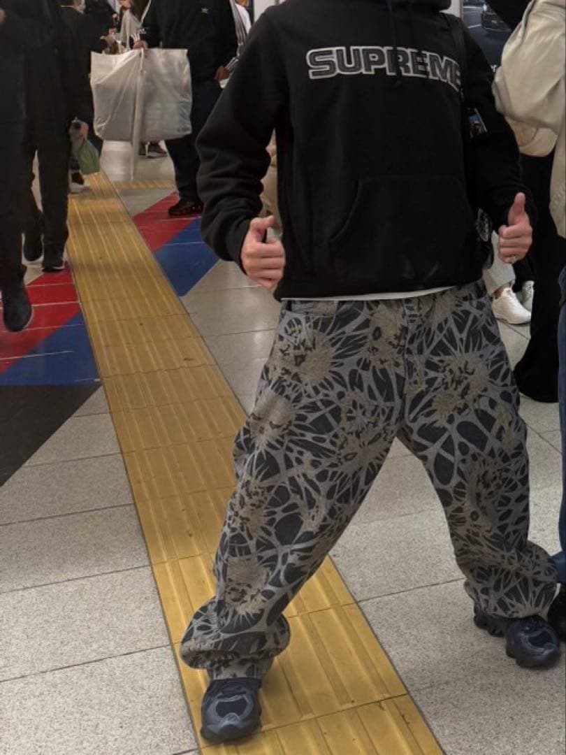 s*l様 18 supreme 黒パーカー