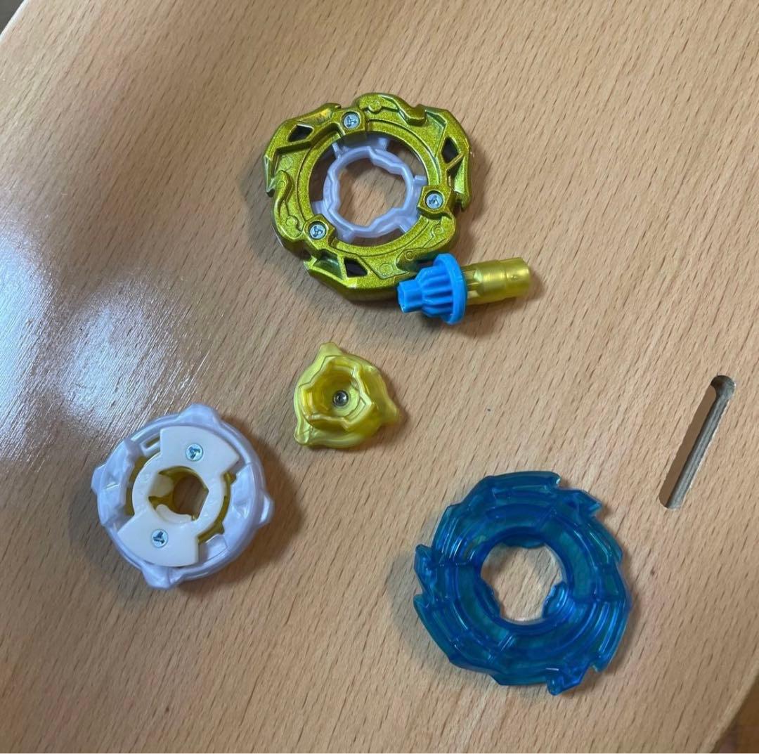 ベイブレードX ワルキューレボルトS4-70V メタルコート：ゴールド