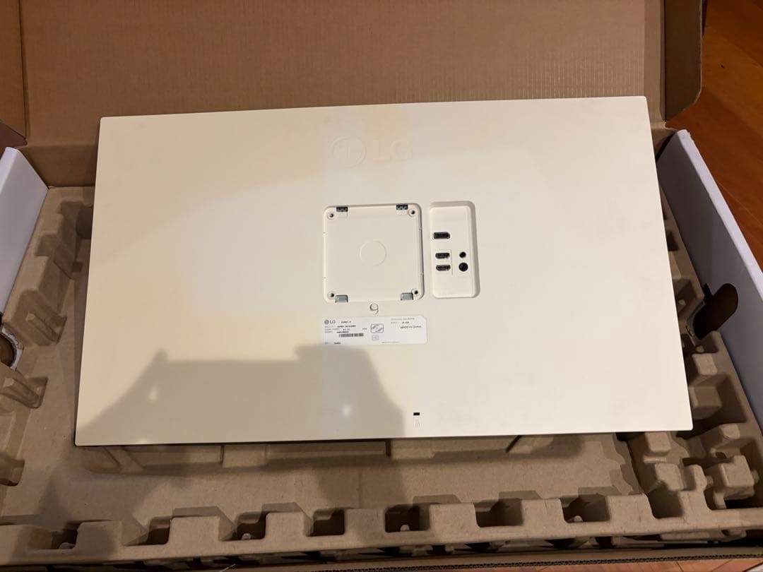 LG 32UN550-W 4K 32インチモニター