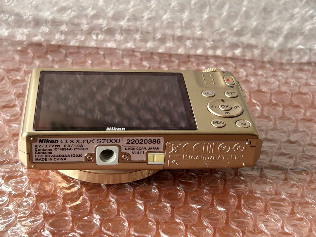 NIKON COOLPIX S7000本体