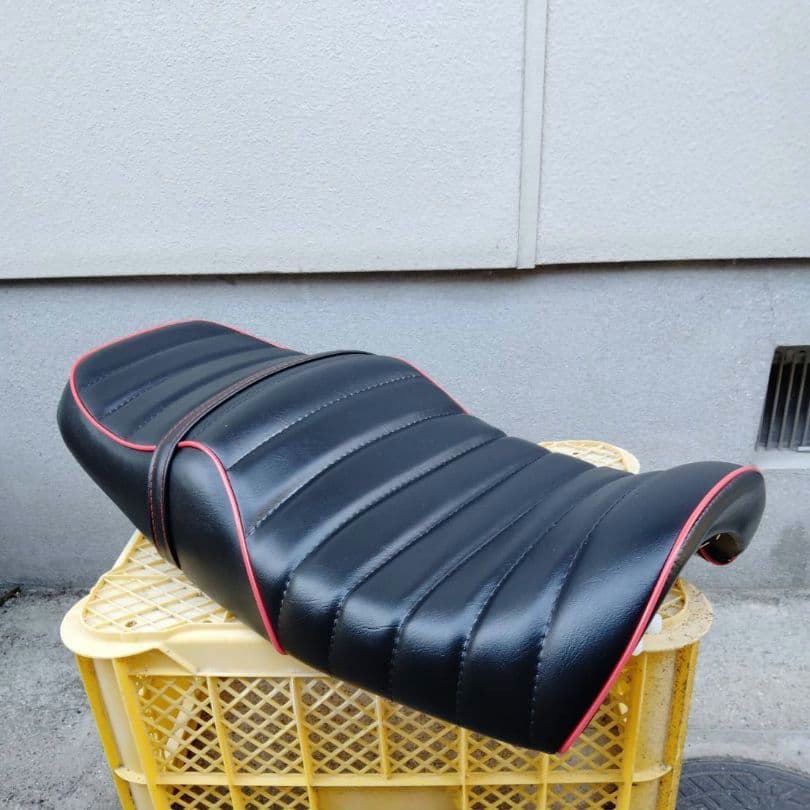 ホンダ　CB400sfタックロールシート　ブラックレザー・レッド　nc39.42