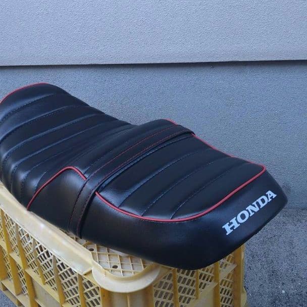 ホンダ　CB400sfタックロールシート　ブラックレザー・レッド　nc39.42