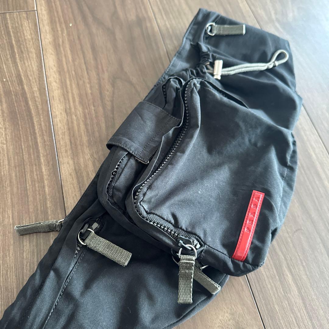 プラダ　PRADA ブラックウエストポーチ ポケット付き　本物