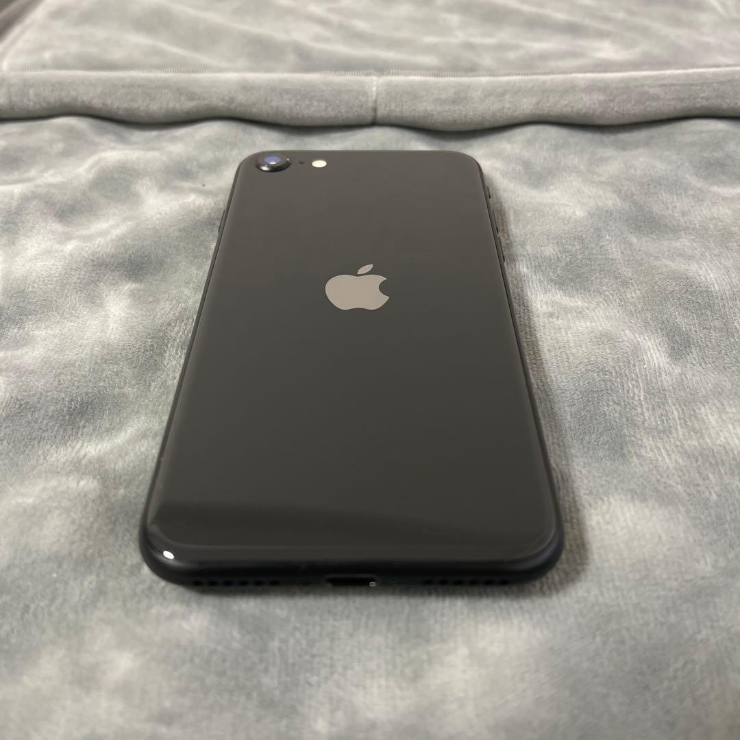 iPhone SE (第2世代) ブラック バッテリー84%