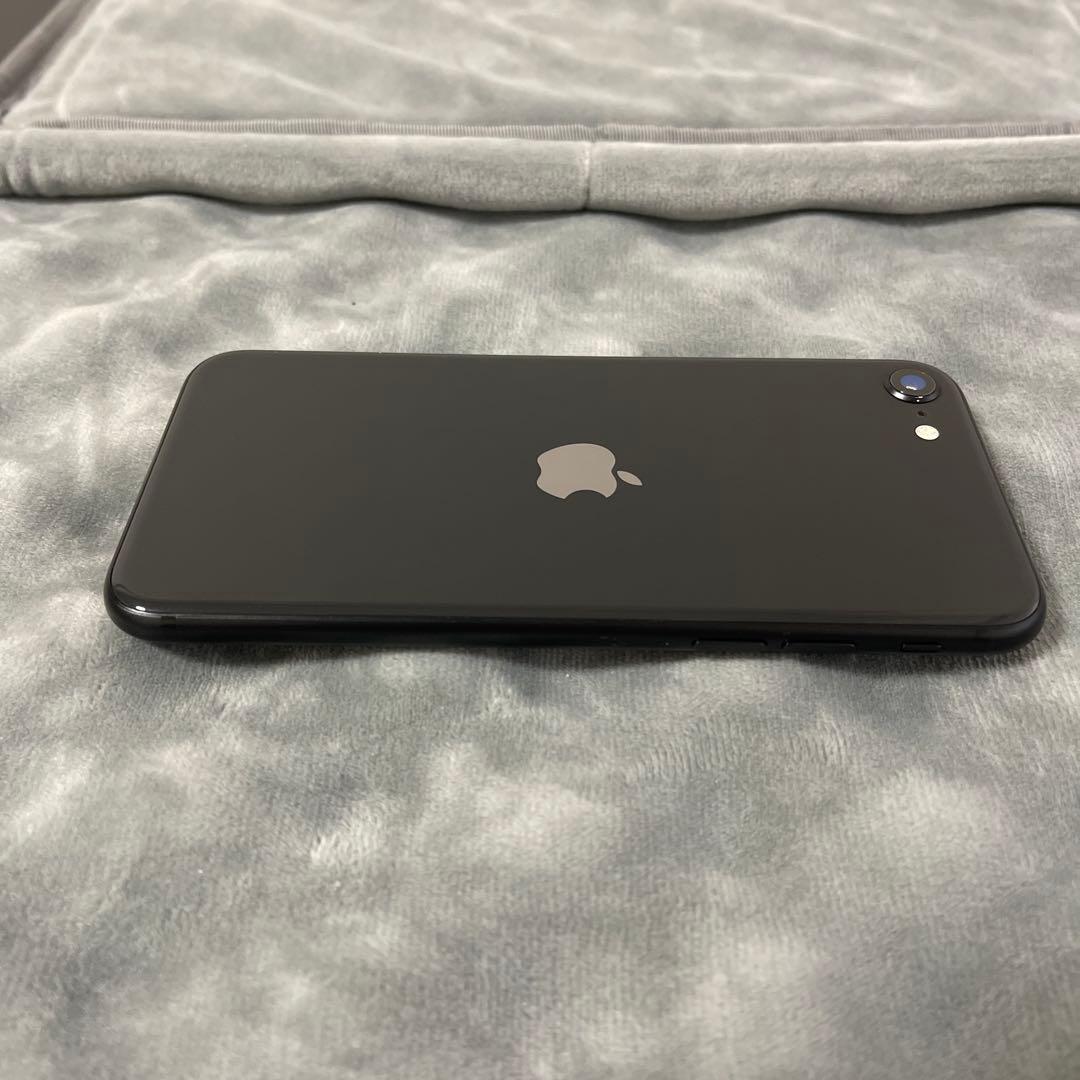 iPhone SE (第2世代) ブラック バッテリー84%