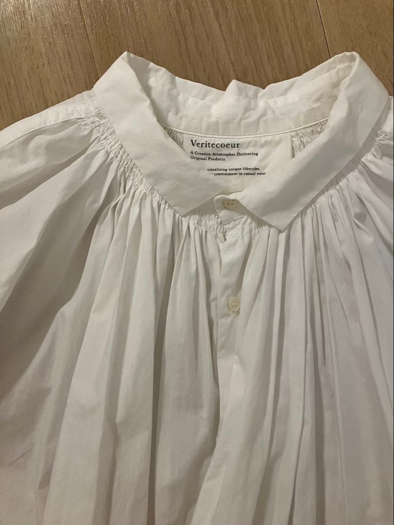 美品 Veritecoeur ヴェリテクール ギャザー ブラウス ホワイト