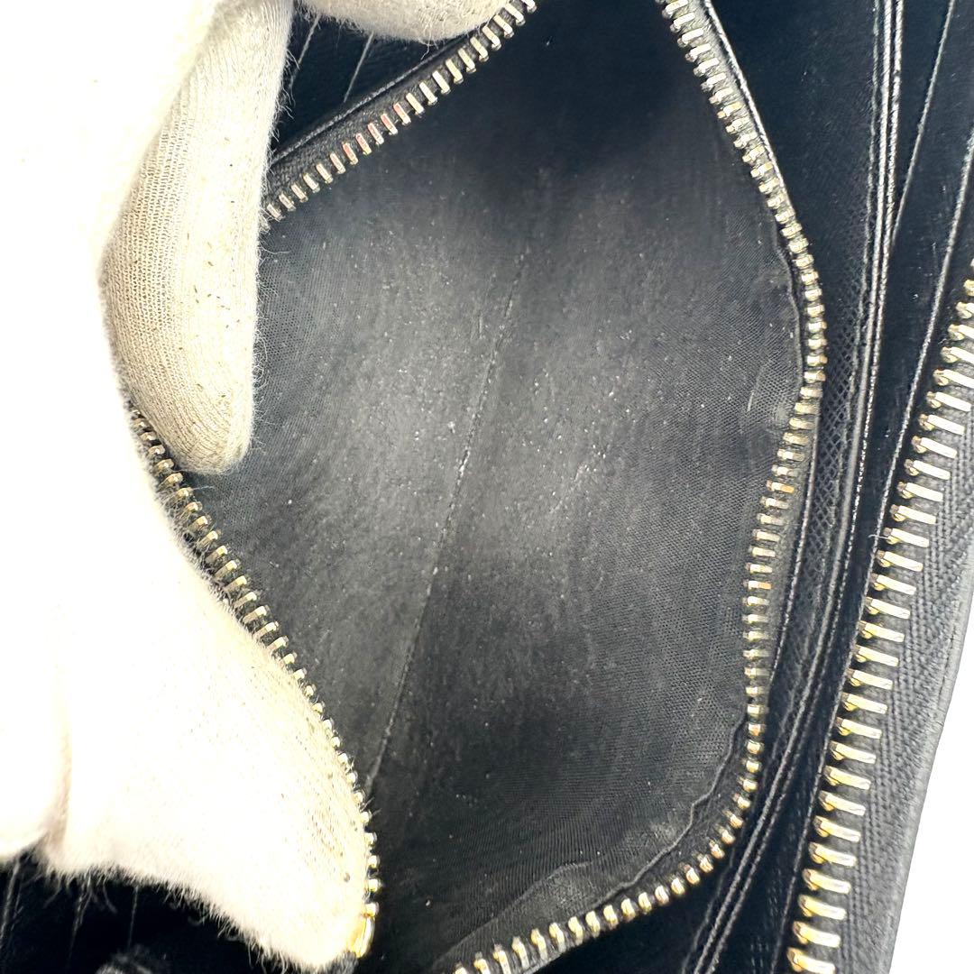 PRADA　三角ロゴ　サフィアーノレザー　ゴールド　ラウンドファスナー　黒