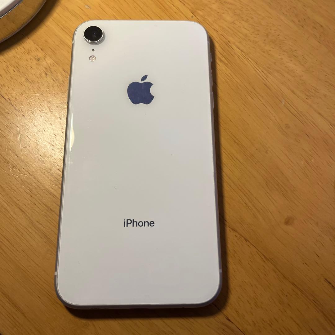 iPhoneXR 64GB 73%バッテリー　画面割れあり