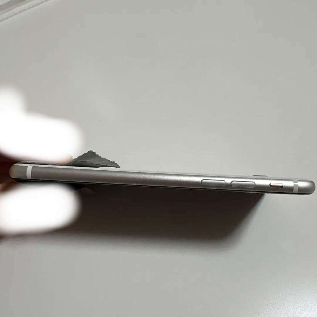 ガロン iPhone SE 64GB SIMフリー 初期化済み 動作良好