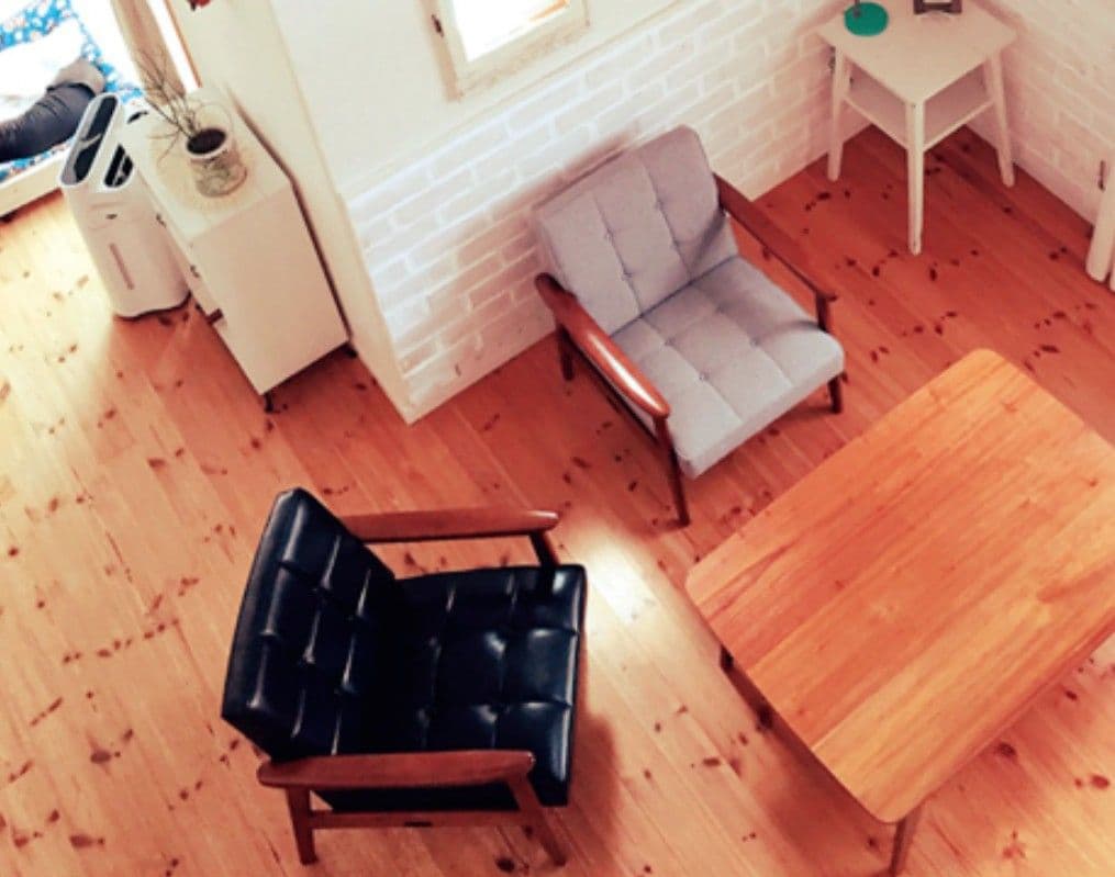 カリモク家具60レザー 1人掛け椅子　2セット折りたたんで配送出来ます。送料無料