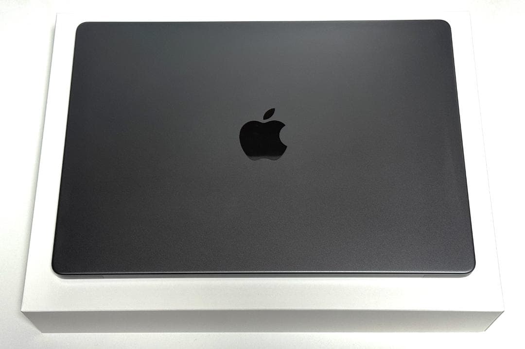 【美品】MacBook Pro M4 Max 64GB 2TB 保証2026/3