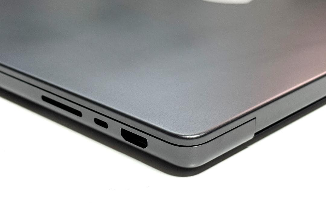 【美品】MacBook Pro M4 Max 64GB 2TB 保証2026/3