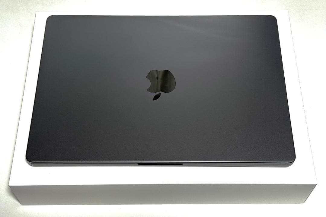 【美品】MacBook Pro M4 Max 64GB 2TB 保証2026/3