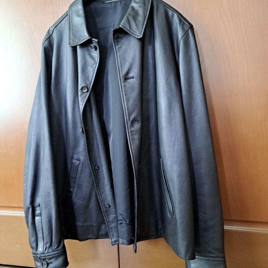 黒レザージャケット ボタン留め 襟付き