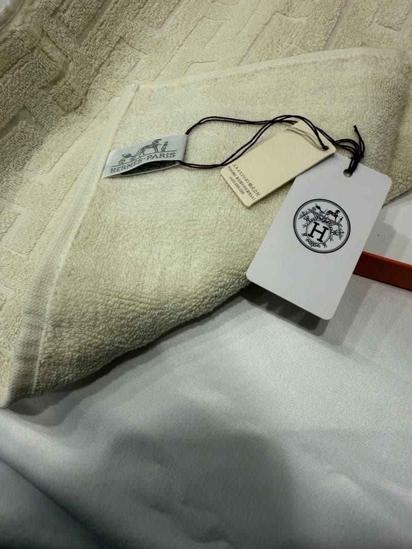 HERMES エルメス　カレ・タオル ステアーズ 新品未使用　アイボリー