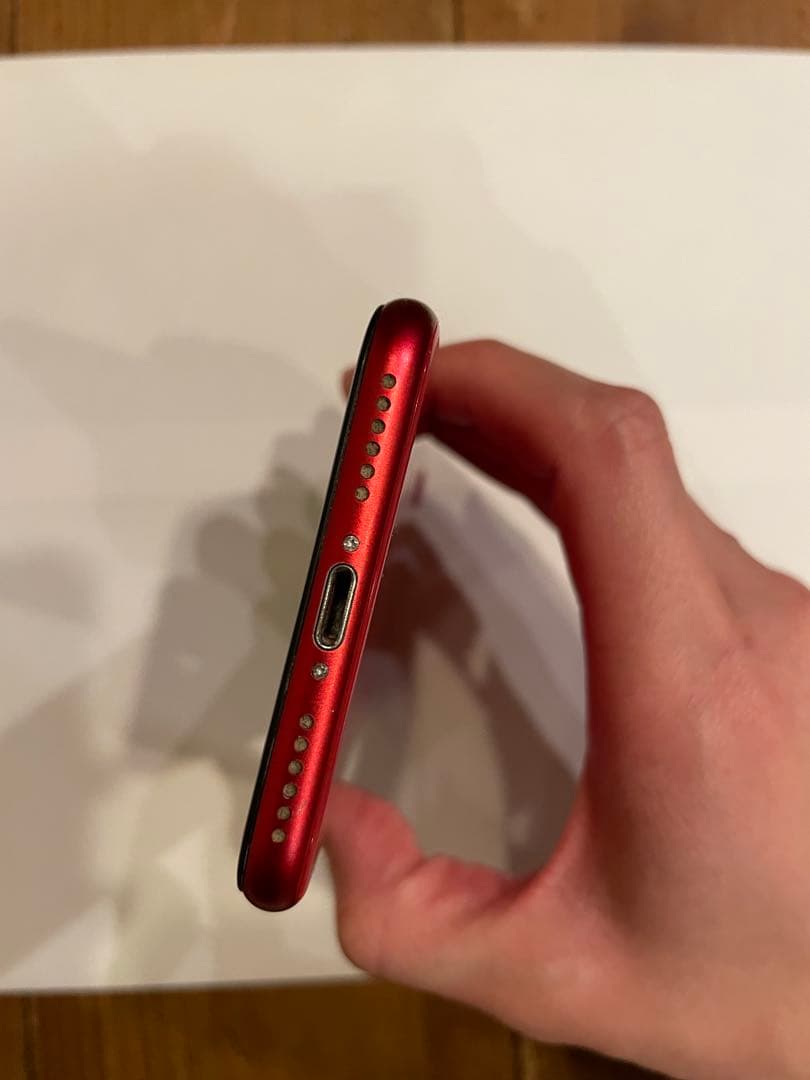 Apple iPhone SE (第2世代) 赤　SIMロックなし　美品