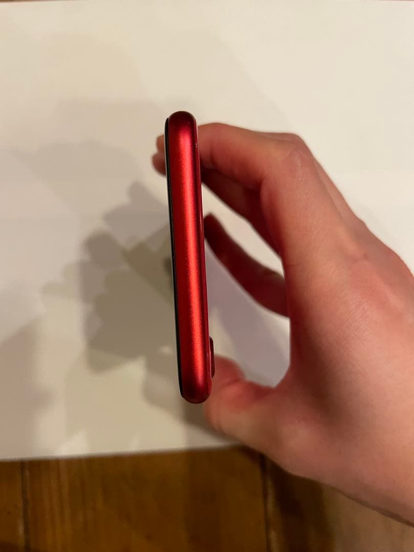 Apple iPhone SE (第2世代) 赤　SIMロックなし　美品