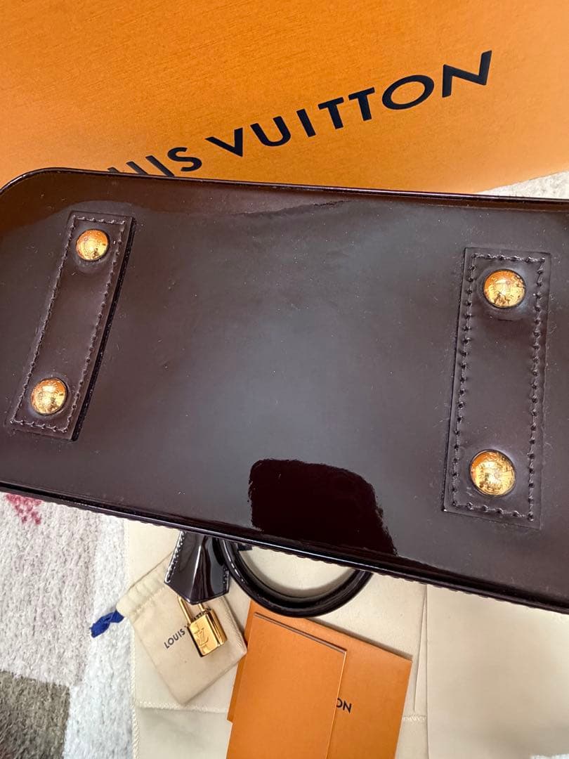 ルイヴィトン アルマBB アマラント ヴェルニ　Louis Vuitton