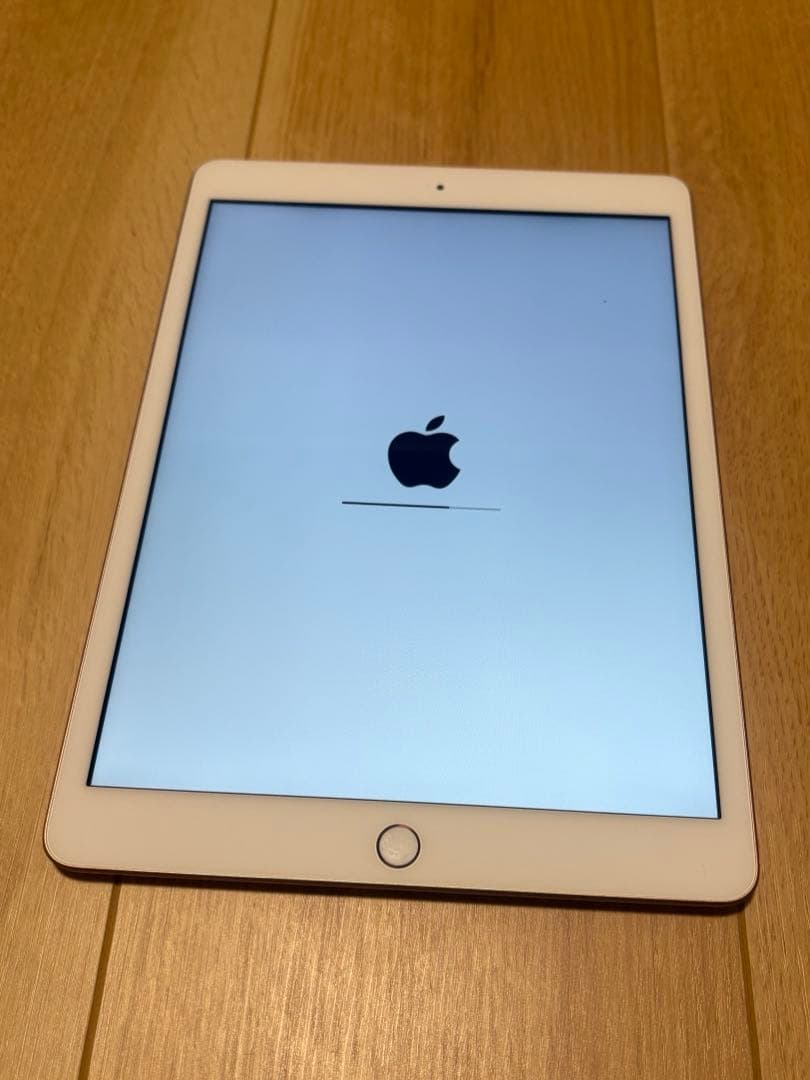 Apple iPad (第8世代) ゴールド 32GB Wi-Fiモデル