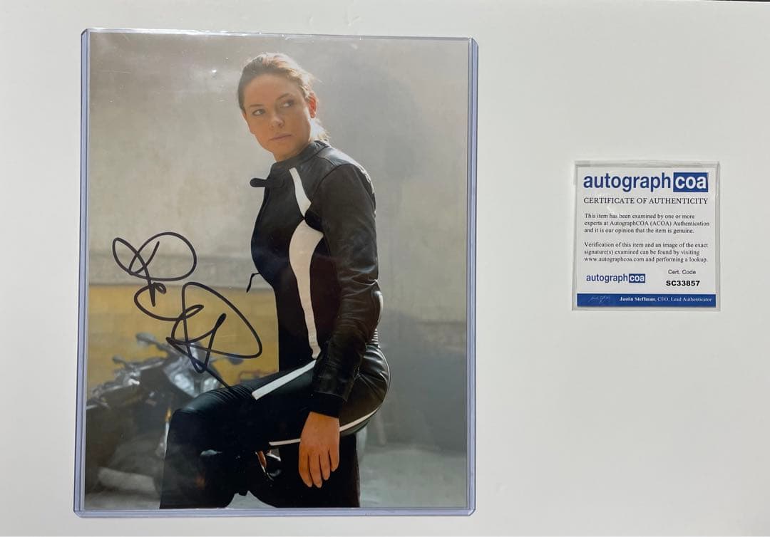 レベッカ・ファーガソン／オートグラフ(直筆サイン)