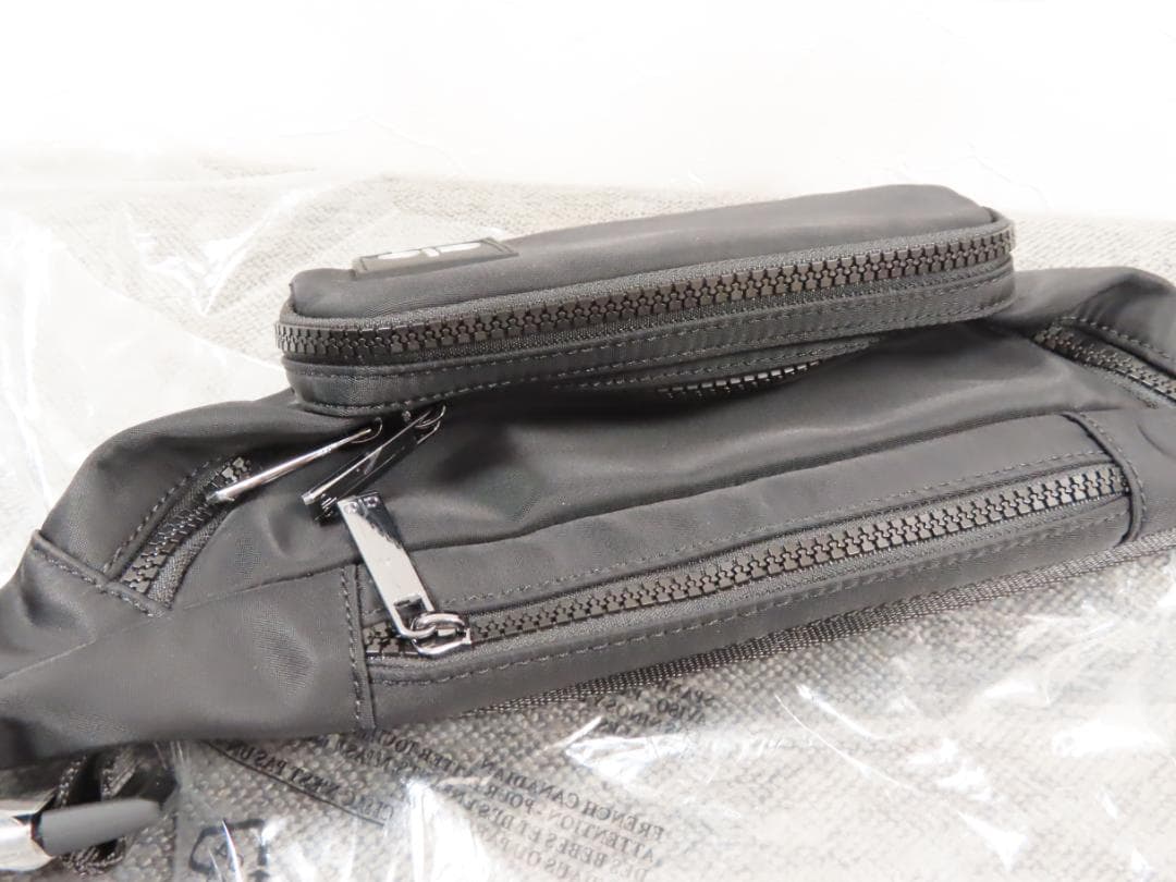 新品本物　アローヨガ Alo yoga　ベルトバック　エクスプローラー ファニー