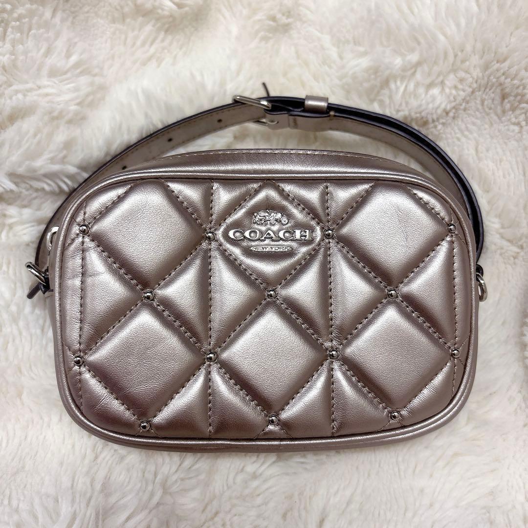 コーチ ウエストバッグ メタリック キルティング スタッズ ボディバッグ
