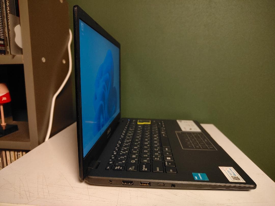 ★美品 ASUS E410KA ／4GB／eMMC128G Office2024