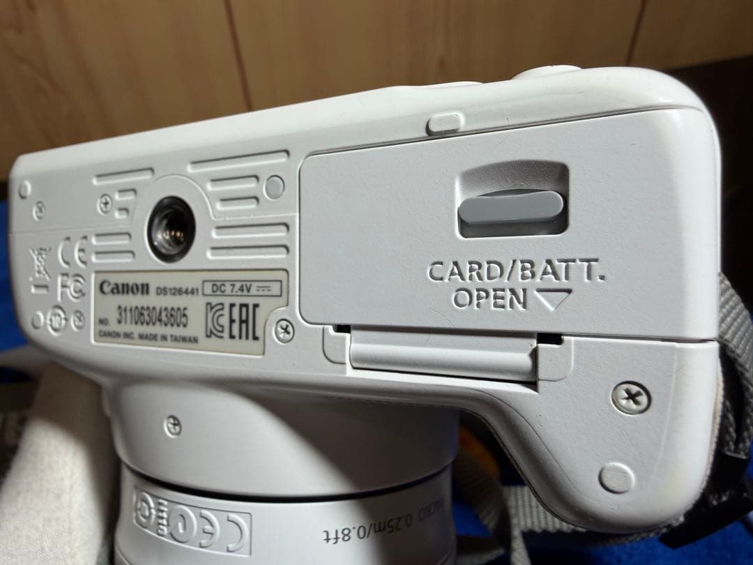 【超美品】【おまけ付】キャノン Canon EOS Kiss X7 ホワイト