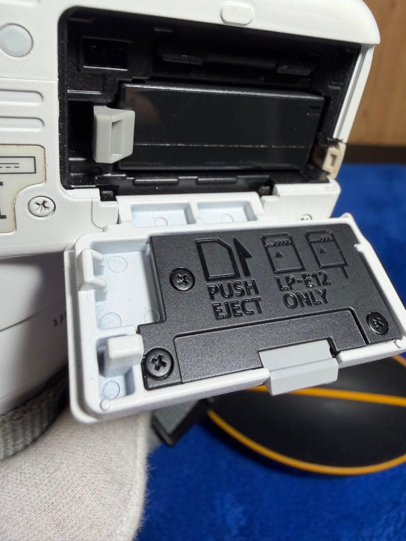 【超美品】【おまけ付】キャノン Canon EOS Kiss X7 ホワイト