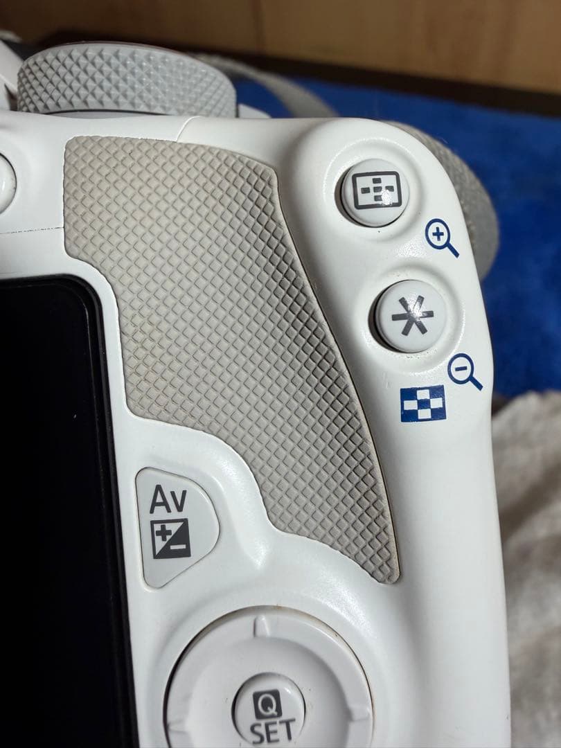 【超美品】【おまけ付】キャノン Canon EOS Kiss X7 ホワイト