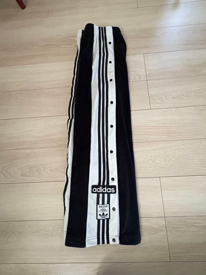 adidas ジャージ 黒/白 ストライプ　セットアップ　　ベロア生地