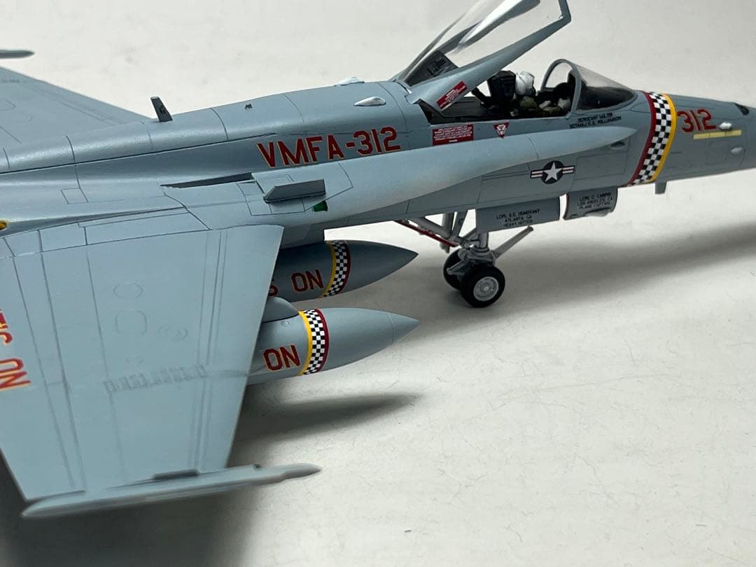 ハセガワ 1/72 F/A-18C （完成品×2）