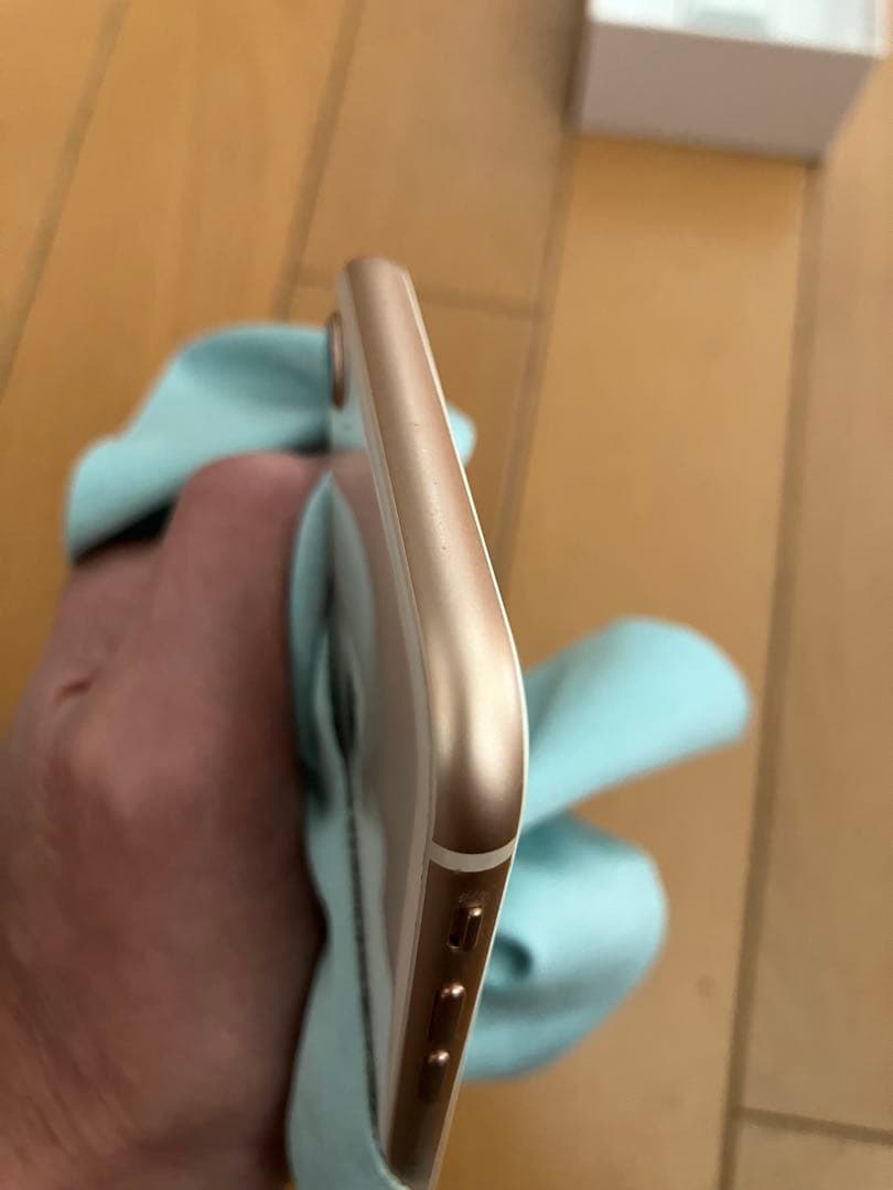 iPhone8 Gold 64GBシムフリー　未使用付属品完備