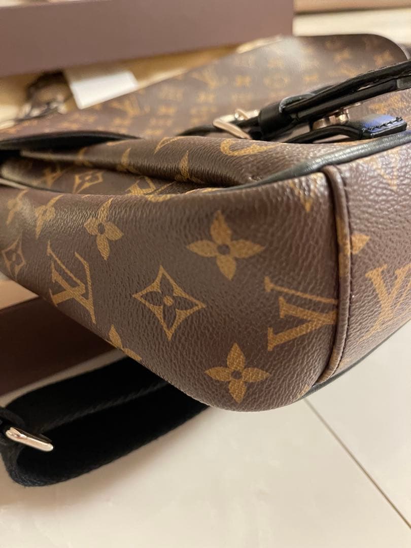 Louis Vuittonモノグラムメッセンジャ クリストファーアストロン