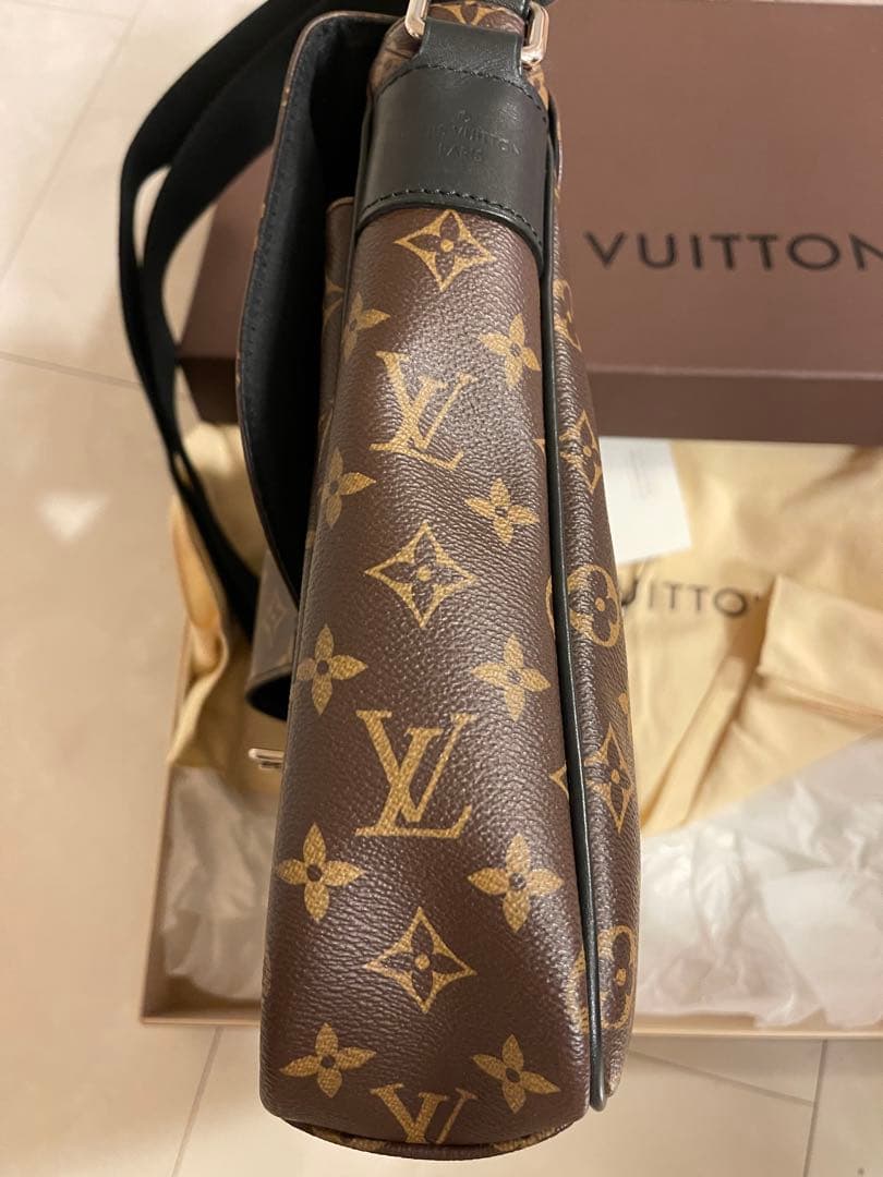 Louis Vuittonモノグラムメッセンジャ クリストファーアストロン