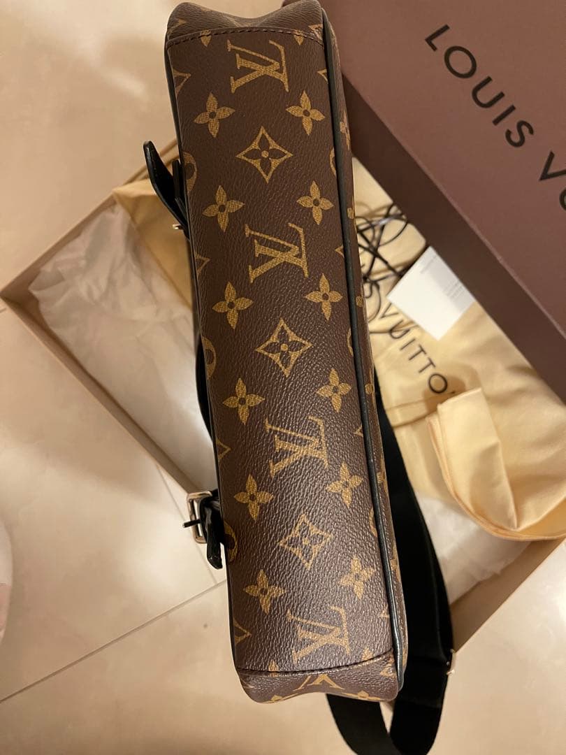 Louis Vuittonモノグラムメッセンジャ クリストファーアストロン