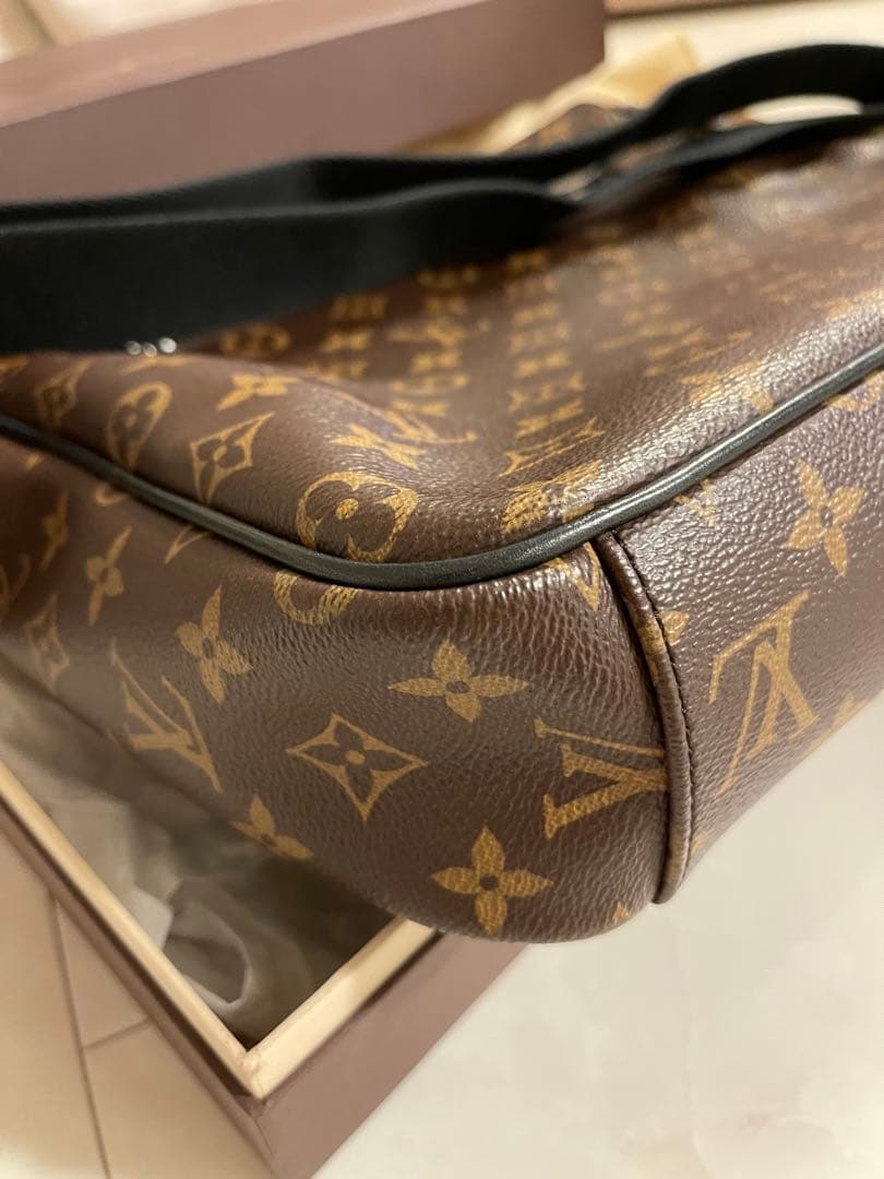 Louis Vuittonモノグラムメッセンジャ クリストファーアストロン